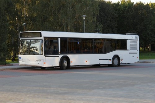 на фото: Городской низкопольный автобус МАЗ-103486